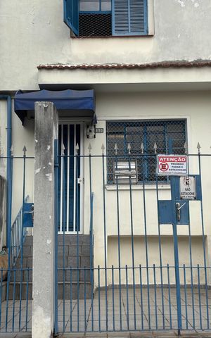 Casa à venda com 100m², 2 quartos e 1 vaga Casa à venda com 100m², 2 quartos e 1 vagaFachada