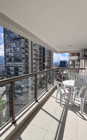 Apartamento à venda com 83m², 3 quartos e 1 vaga Apartamento à venda com 83m², 3 quartos e 1 vagaVaranda