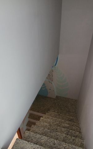 Casa à venda com 170m², 5 quartos e 2 vagasEscada
