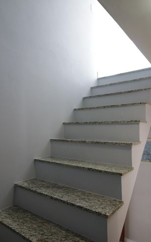 Casa à venda com 170m², 5 quartos e 2 vagasEscada