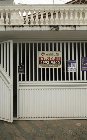Casa à venda com 173m², 3 quartos e 2 vagasPlaca