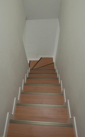 Casa à venda com 173m², 3 quartos e 2 vagasEscada