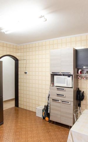 Casa à venda com 213m², 2 quartos e 2 vagas Casa à venda com 213m², 2 quartos e 2 vagasCozinha
