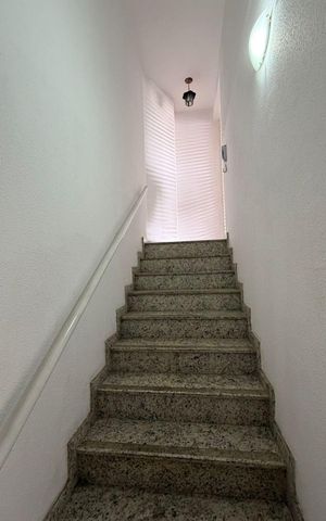 Apartamento à venda com 140m², 2 quartos e 2 vagas Apartamento à venda com 140m², 2 quartos e 2 vagasEscada