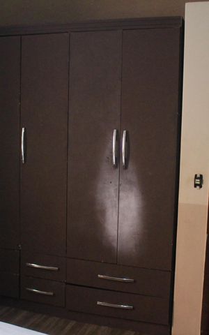 Casa à venda com 260m², 4 quartos e 2 vagasSuíte