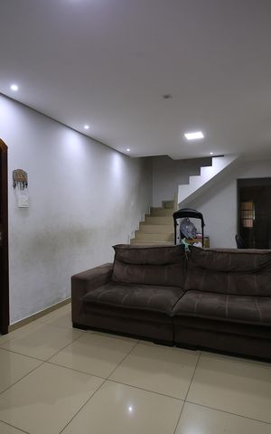 Casa à venda com 150m², 3 quartos e 2 vagasSala