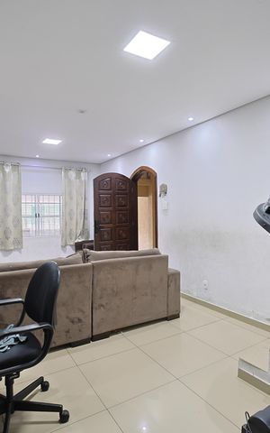 Casa à venda com 150m², 3 quartos e 2 vagasSala
