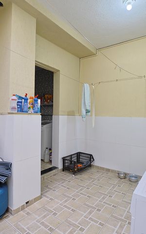 Casa à venda com 150m², 3 quartos e 2 vagasÁrea de Serviço