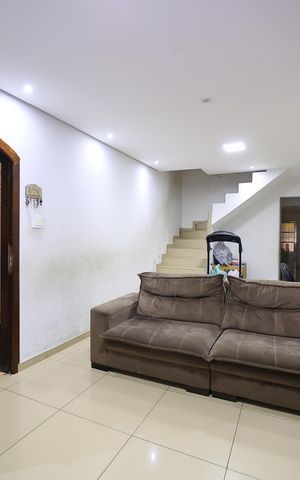 Casa à venda com 150m², 3 quartos e 2 vagasSala