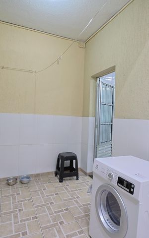 Casa à venda com 150m², 3 quartos e 2 vagasÁrea de Serviço