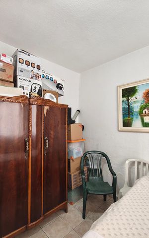Casa à venda com 300m², 3 quartos e 3 vagas Casa à venda com 300m², 3 quartos e 3 vagasQuarto 3