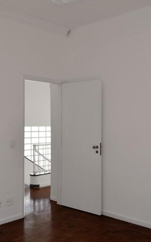 Casa para alugar com 200m², 3 quartos e 3 vagasSuíte 1 - com elevador