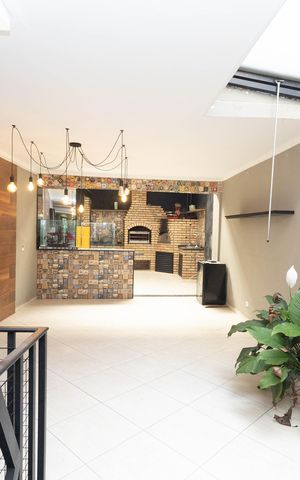 Casa à venda com 230m², 3 quartos e 5 vagas Casa à venda com 230m², 3 quartos e 5 vagasQuintal