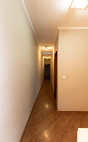 Casa à venda com 230m², 3 quartos e 5 vagas Casa à venda com 230m², 3 quartos e 5 vagasCorredor