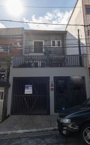 Casa à venda com 230m², 3 quartos e 5 vagas Casa à venda com 230m², 3 quartos e 5 vagasFachada / Placa