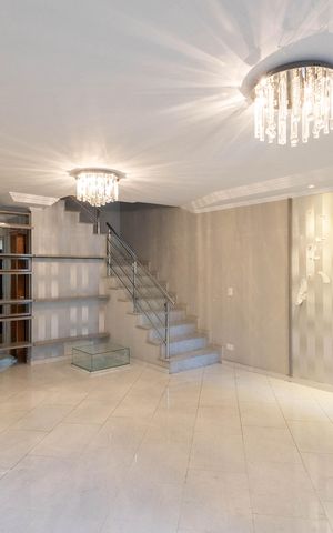 Casa à venda com 230m², 3 quartos e 5 vagas Casa à venda com 230m², 3 quartos e 5 vagasSala