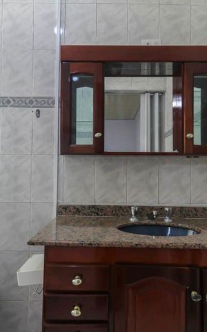 Casa para alugar com 250m², 2 quartos e 2 vagas Casa para alugar com 250m², 2 quartos e 2 vagasBanheiro da Suíte