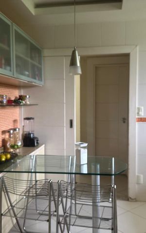 Casa de condomínio para alugar com 276m², 4 quartos e 4 vagas