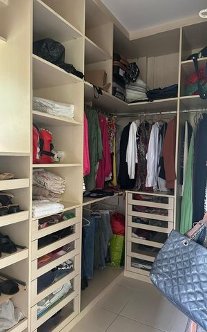 Casa de condomínio para alugar com 276m², 4 quartos e 4 vagas