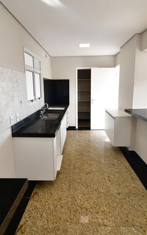 Apartamento para alugar com 184m², 3 quartos e 3 vagasCozinha