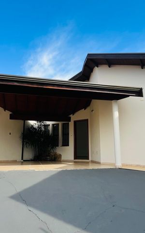 Casa à venda com 120m², 2 quartos e 2 vagas