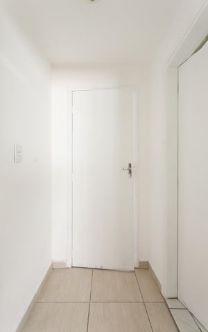 Casa à venda com 180m², 2 quartos e 2 vagas Casa à venda com 180m², 2 quartos e 2 vagasCorredor