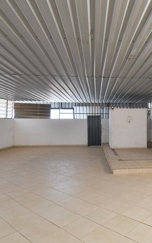 Casa à venda com 480m², 5 quartos e 1 vaga Casa à venda com 480m², 5 quartos e 1 vagaTerraço