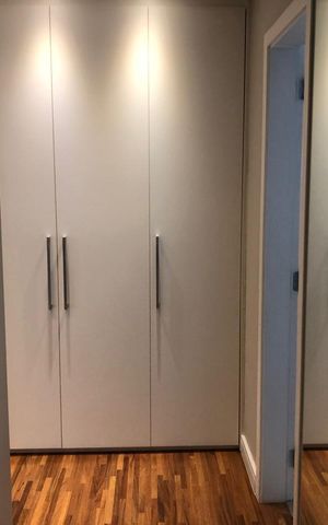 Apartamento à venda com 169m², 4 quartos e 3 vagas Apartamento à venda com 169m², 4 quartos e 3 vagasCloset