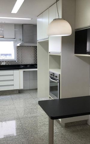 Apartamento à venda com 169m², 4 quartos e 3 vagas Apartamento à venda com 169m², 4 quartos e 3 vagasCozinha