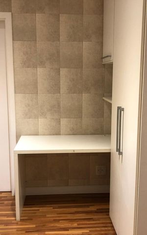 Apartamento à venda com 169m², 4 quartos e 3 vagas Apartamento à venda com 169m², 4 quartos e 3 vagasCloset