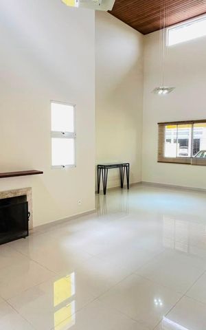 Casa de condomínio para alugar com 288m², 3 quartos e 4 vagas Casa de condomínio para alugar com 288m², 3 quartos e 4 vagasSala principal