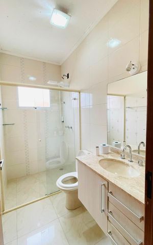Casa de condomínio para alugar com 288m², 3 quartos e 4 vagas Casa de condomínio para alugar com 288m², 3 quartos e 4 vagasBanheiro