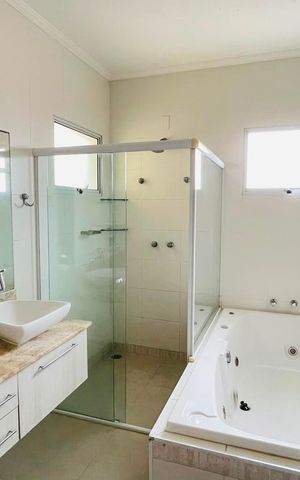 Casa de condomínio para alugar com 288m², 3 quartos e 4 vagas Casa de condomínio para alugar com 288m², 3 quartos e 4 vagasSuíte quarto principal