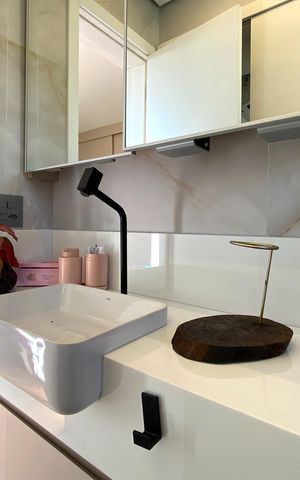 Apartamento à venda com 163m², 3 quartos e 3 vagas Apartamento à venda com 163m², 3 quartos e 3 vagasBanheiro das Semi suites