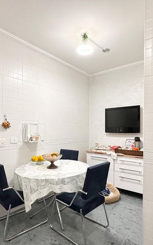 Apartamento à venda com 94m², 3 quartos e 2 vagas Apartamento à venda com 94m², 3 quartos e 2 vagasCozinha