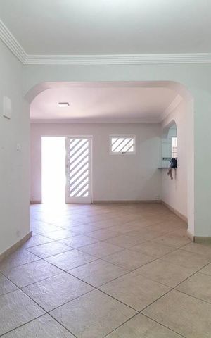 Casa para alugar com 120m², 2 quartos e 3 vagas Casa para alugar com 120m², 2 quartos e 3 vagasSala