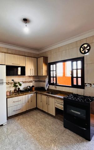 Casa para alugar com 315m², 6 quartos e 2 vagas Casa para alugar com 315m², 6 quartos e 2 vagasCozinha
