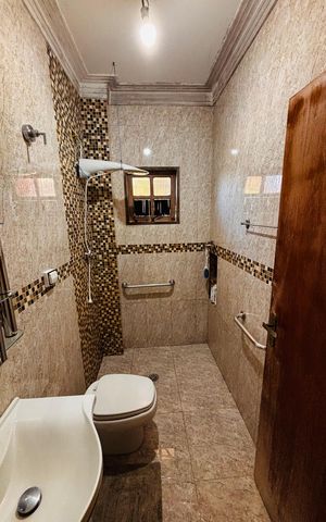 Casa para alugar com 315m², 6 quartos e 2 vagas Casa para alugar com 315m², 6 quartos e 2 vagasBanheiro