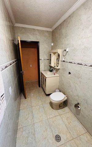 Casa para alugar com 315m², 6 quartos e 2 vagas Casa para alugar com 315m², 6 quartos e 2 vagasBanheiro