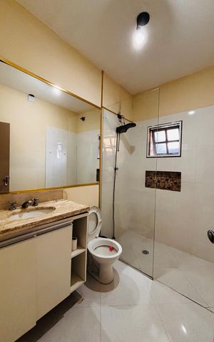 Casa para alugar com 315m², 6 quartos e 2 vagas Casa para alugar com 315m², 6 quartos e 2 vagasBanheiro
