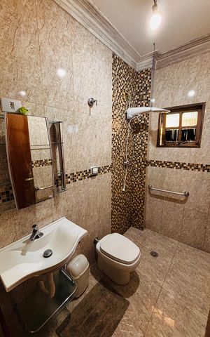 Casa para alugar com 315m², 6 quartos e 2 vagas Casa para alugar com 315m², 6 quartos e 2 vagasBanheiro