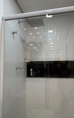 Casa de condomínio para alugar com 246m², 5 quartos e 2 vagas Casa de condomínio para alugar com 246m², 5 quartos e 2 vagasBanheiro da Suíte 2