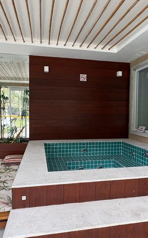 Casa de condomínio para alugar com 246m², 5 quartos e 2 vagas Casa de condomínio para alugar com 246m², 5 quartos e 2 vagasÁrea comum - jacuzzi
