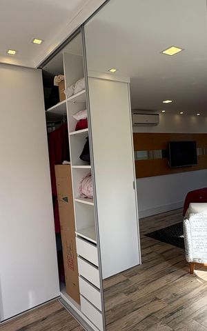 Casa de condomínio para alugar com 246m², 5 quartos e 2 vagas Casa de condomínio para alugar com 246m², 5 quartos e 2 vagasCloset da suíte 1