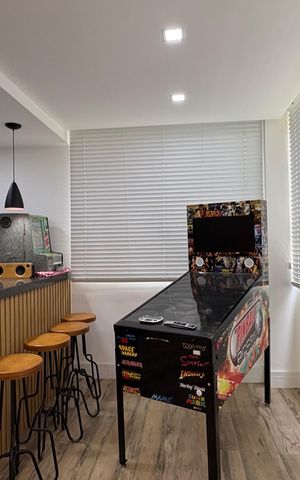 Casa de condomínio para alugar com 246m², 5 quartos e 2 vagas Casa de condomínio para alugar com 246m², 5 quartos e 2 vagasSalão de jogos
