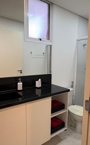 Casa de condomínio para alugar com 246m², 5 quartos e 2 vagas Casa de condomínio para alugar com 246m², 5 quartos e 2 vagasBanheiro da Suíte 2