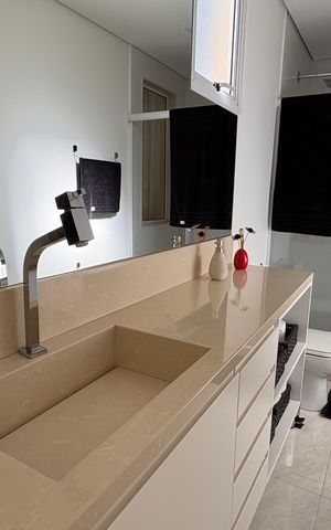 Casa de condomínio para alugar com 246m², 5 quartos e 2 vagas Casa de condomínio para alugar com 246m², 5 quartos e 2 vagasBanheiro da Suíte 1