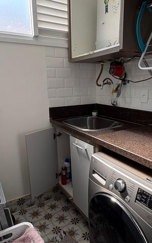 Casa de condomínio para alugar com 246m², 5 quartos e 2 vagas Casa de condomínio para alugar com 246m², 5 quartos e 2 vagasÁrea de Serviço