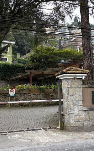 Casa de condomínio para alugar com 246m², 5 quartos e 2 vagas Casa de condomínio para alugar com 246m², 5 quartos e 2 vagasFachada