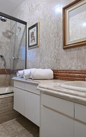 Apartamento para alugar com 449m², 3 quartos e 5 vagasBanheiro Suíte 1